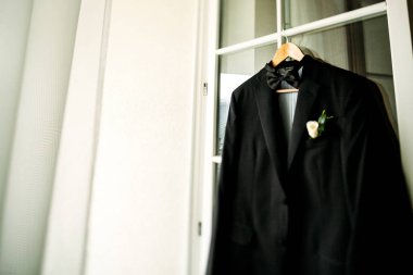 Düğün elbise asılı 