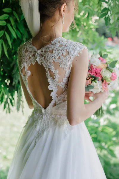 Portrait de jeune jolie mariée — Photo