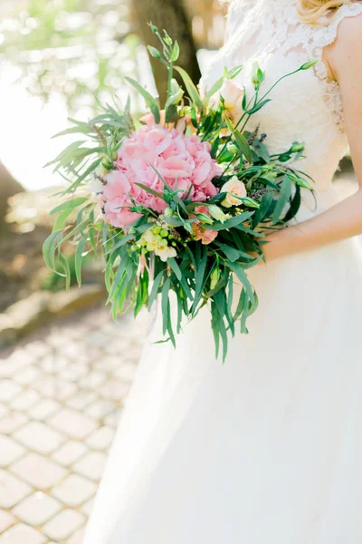 若いきれいな花嫁の肖像画 — ストック写真