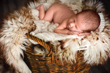 Yeni doğan bebek uykuda