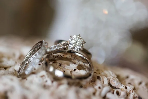 Fondo con anillos de boda — Foto de Stock