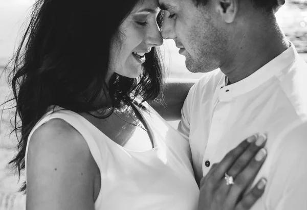 Щасливий наречений і наречена — стокове фото