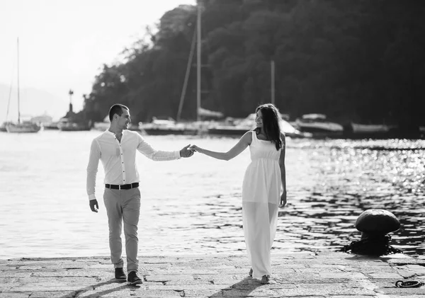 Happy groom and bride — Stock Photo, Image