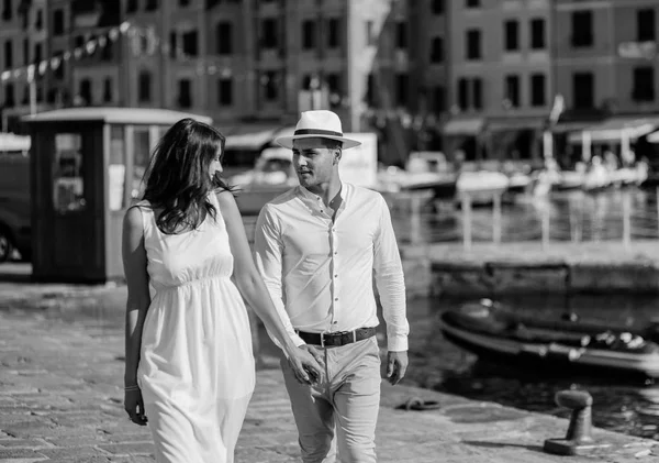 Happy groom and bride — Stock Photo, Image