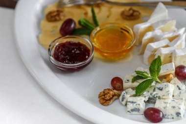 peynir beyaz tabak tabak