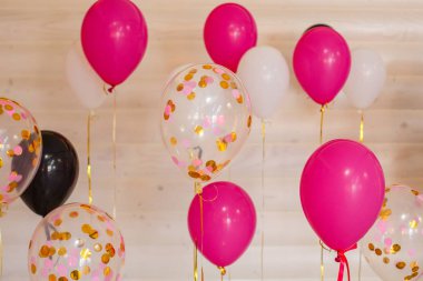 topları ve balon oda içinde 