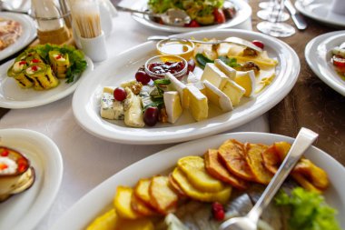 peynir beyaz tabak tabak