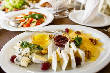 peynir beyaz tabak tabak