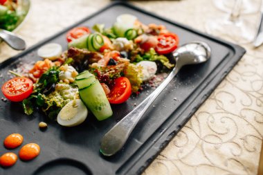 taze karışık sebze salatası