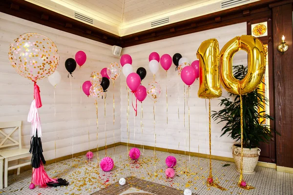 Míče a balónky v pokoji — Stock fotografie