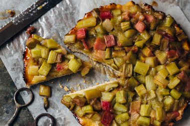 Ev yapımı organik meyve pasta