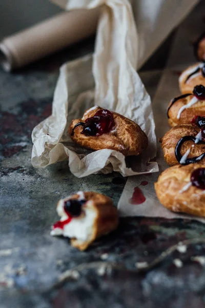 W domu francuskiego eclairs — Zdjęcie stockowe