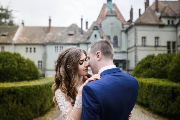 Sposa e sposo il giorno del matrimonio — Foto Stock