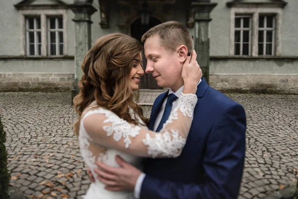 Noiva e noivo no dia do casamento — Fotografia de Stock