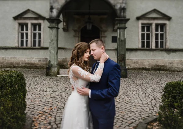 Noiva e noivo no dia do casamento — Fotografia de Stock