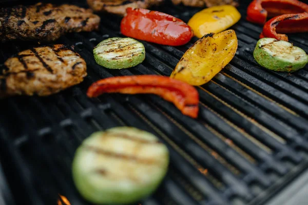 Grilled meat with vegetables — Stock Photo, Image
