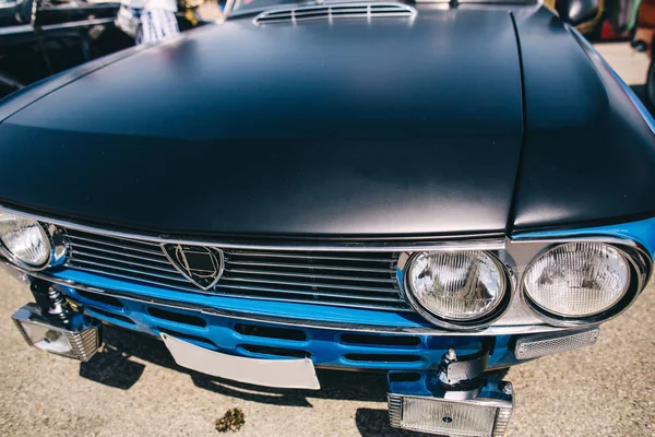 Detalle disparo de viejo coche de lujo . — Foto de Stock