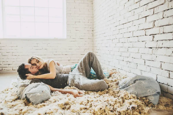 Jovem casal feliz — Fotografia de Stock