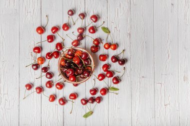 Tatlı taze kiraz bir kase