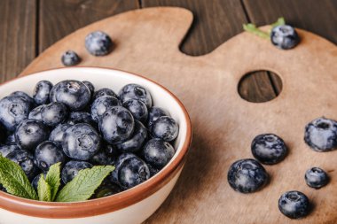 Kasede taze yaban mersini 