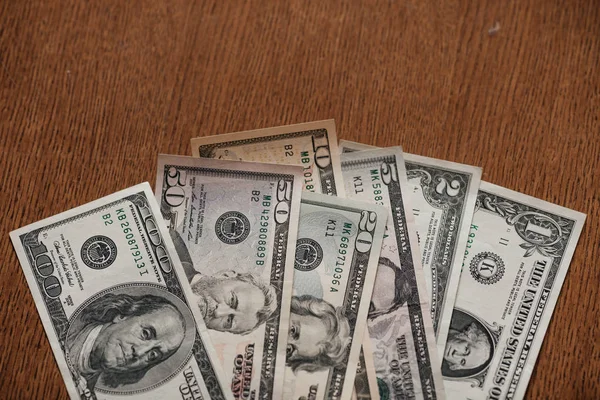  Amerikan Doları nakit para.