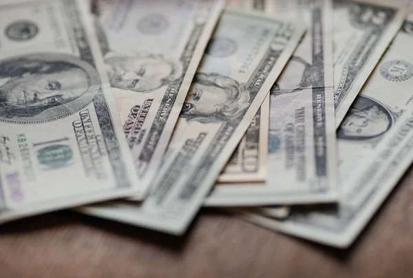  Amerikan Doları nakit para.