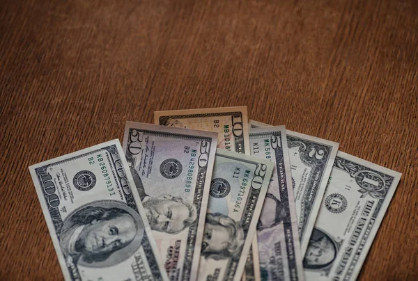  Amerikan Doları nakit para.