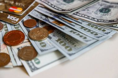 Dolar nakit ve kredi kartları