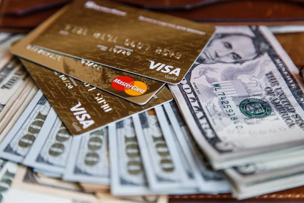Dolar nakit ve kredi kartları