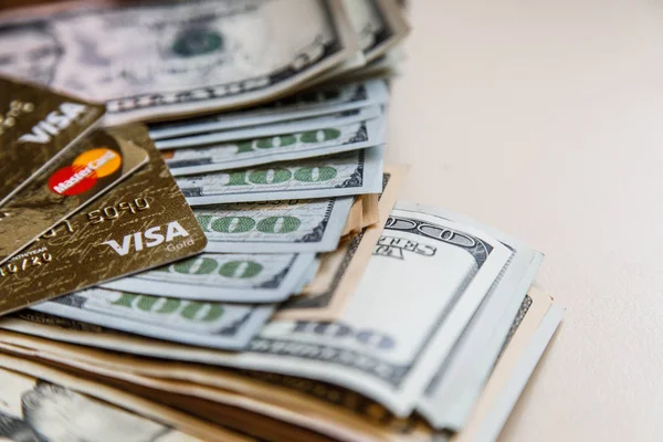 Dolar nakit ve kredi kartları