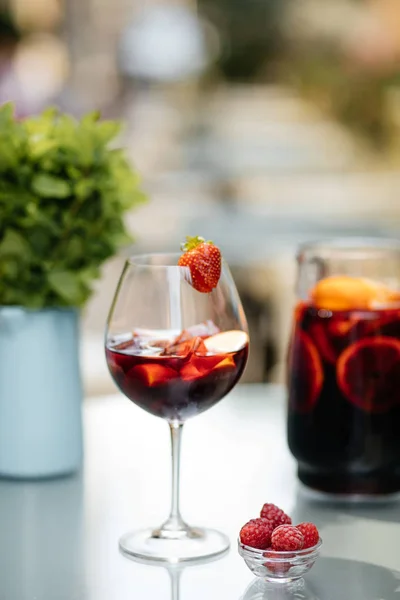 맛 있는 레드 Sangria 과일 — 스톡 사진