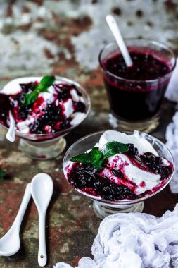 Vanilyalı dondurma ile reçel