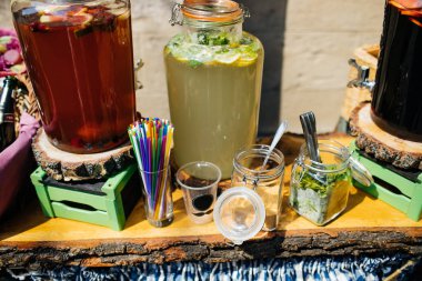 taze mojito ve kırmızı Sangria