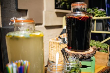 taze mojito ve kırmızı Sangria