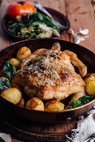 Baked whole chicken — Stock Photo, Image