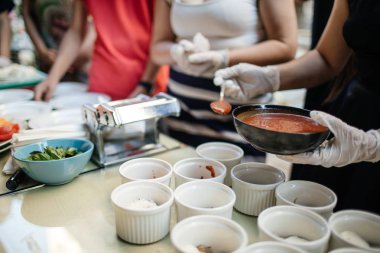 Dolgulu fırın kase