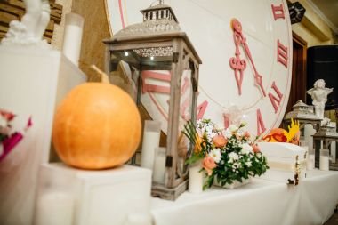 Vintage saati ile düğün dekorasyon 