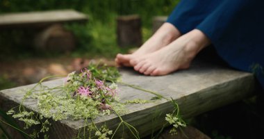 Park dışında kadın bacakları