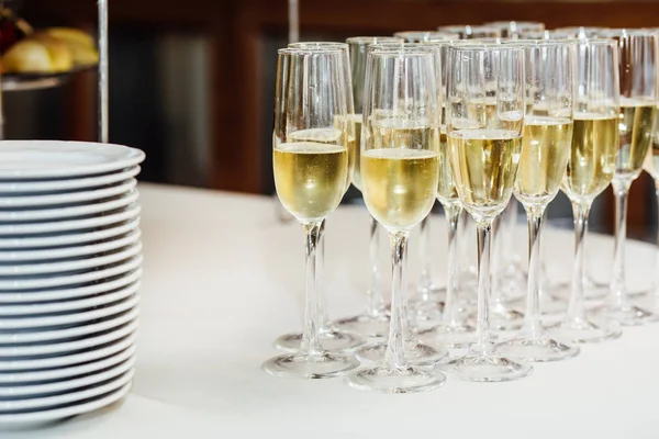 Volledige glazen van champagne — Stockfoto