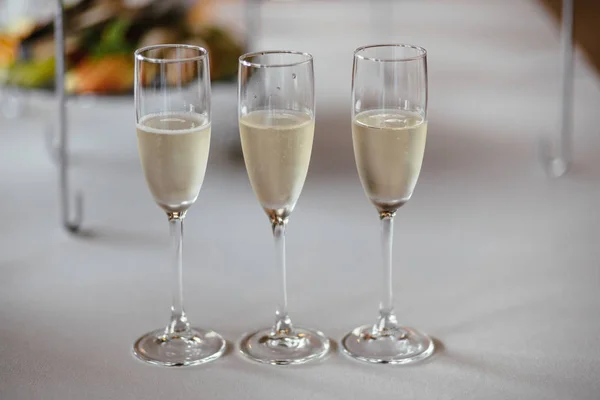 Dolu bardak şampanya — Stok fotoğraf