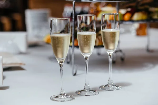 Volledige glazen van champagne — Stockfoto