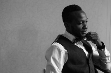  Yakışıklı Afro-Amerikan damat 