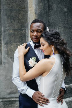 Çift düğün günü kutluyor