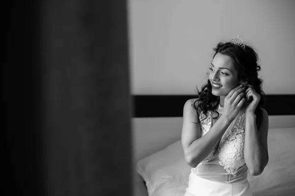 Pengantin dengan gaun pengantin yang elegan — Stok Foto