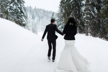  Gelin ve damat kış orman