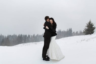  Gelin ve damat kış orman