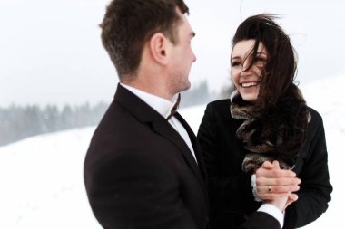  Gelin ve damat kış orman