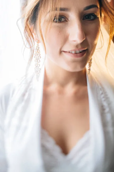 Sposa in elegante abito da sposa — Foto Stock