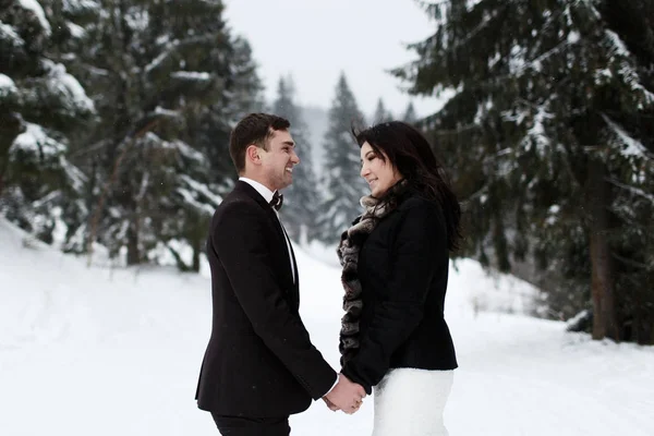  Gelin ve damat kış orman