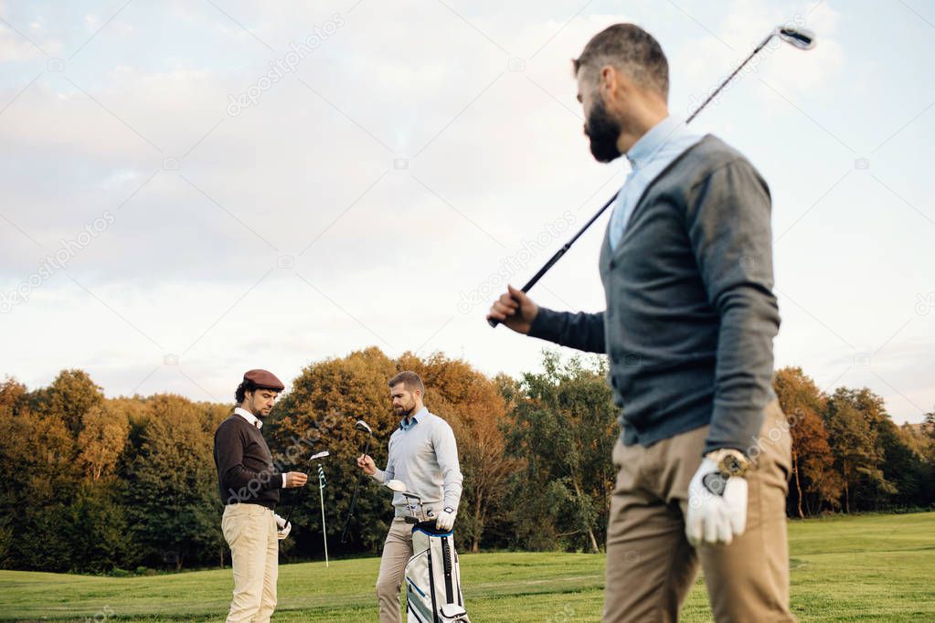 friends spending time on golf course